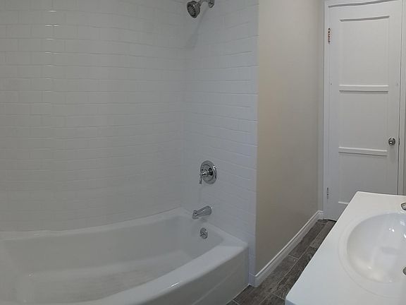 2nd image of 4172 York Blvd