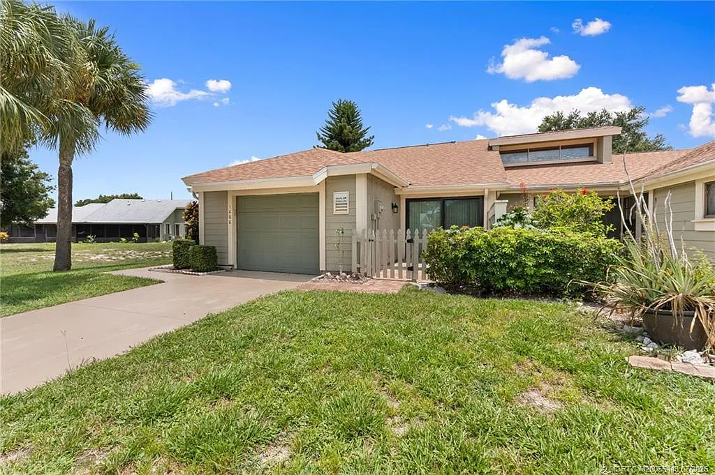 2 bed, 2.0 bath, 1041 sqft, $2,000 — Photo 2