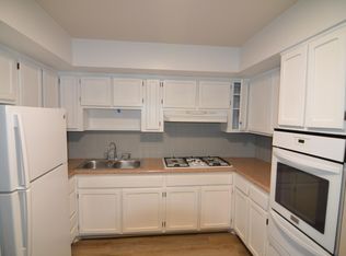 650 W Algonquin Rd #1, Des Plaines, IL 60016