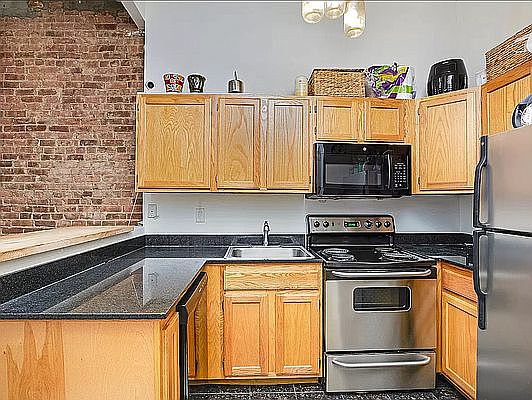 2nd image of 2117 3rd Ave Penthouse 1
