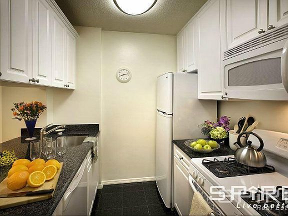 4th image of 215 E 95th St APT 27D
