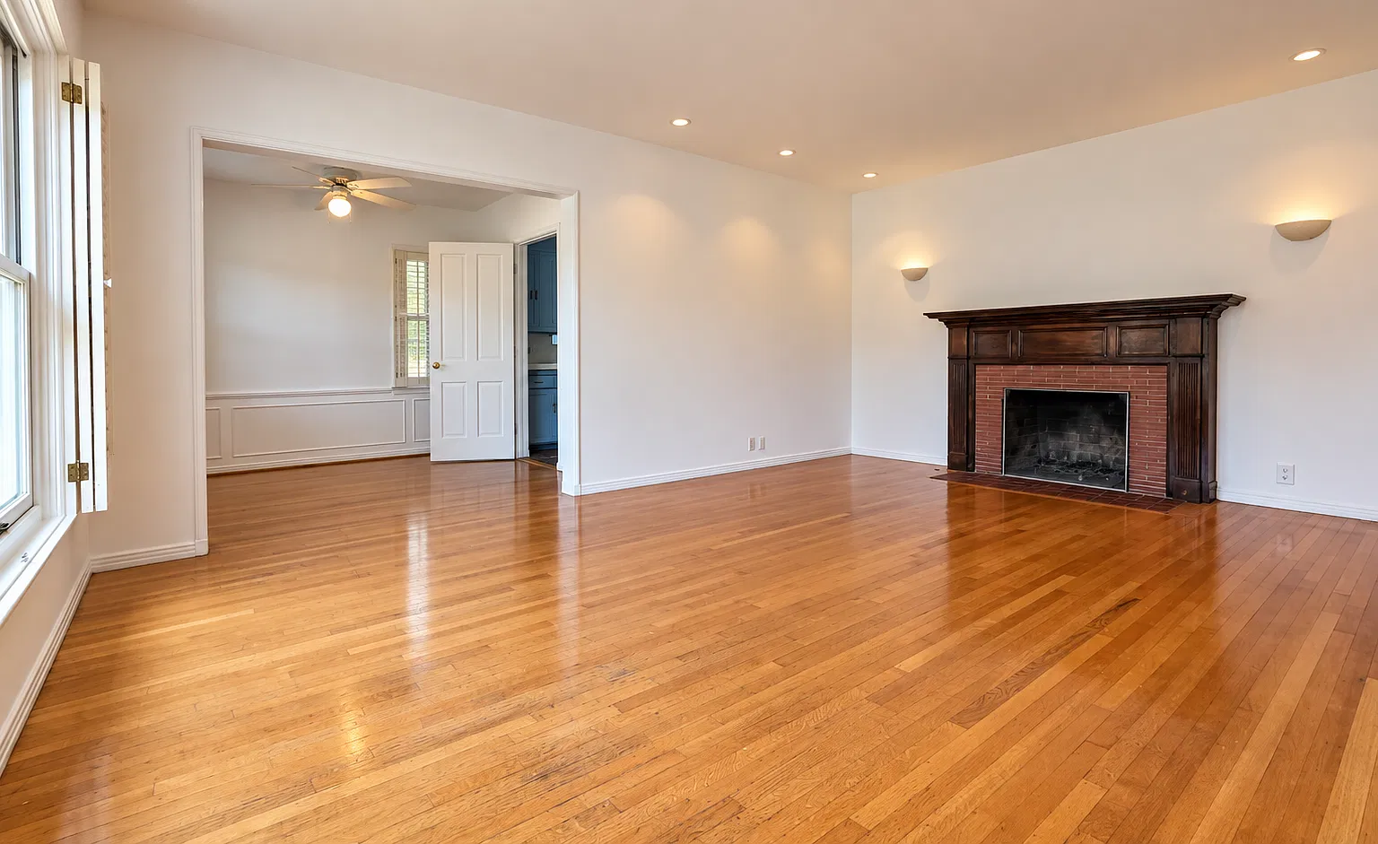 3 bed, 1.5 bath, 1400 sqft, $4,545 — Photo 4
