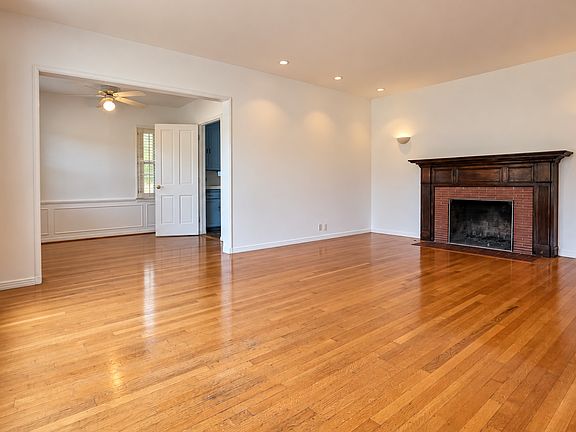 4th image of 6548 Colbath Ave