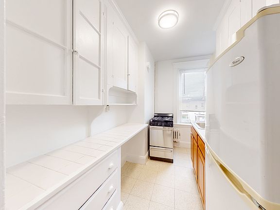 2nd image of 172 Maple St #207