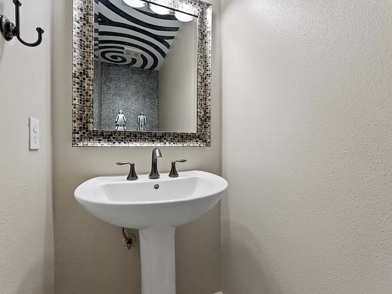 14190 Brushwood Dr — Photo 37