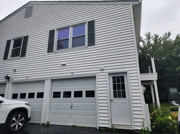 24 Acorn Ln, Fairport, NY 14450