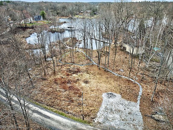 3rd image of 828 Thomas Rd