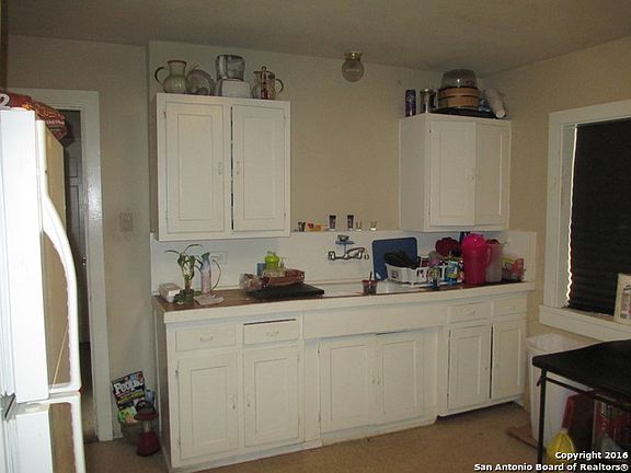 5th image of 326 Linares St