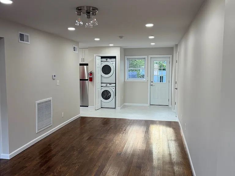 501 Taylor Ave #1 — Photo 3
