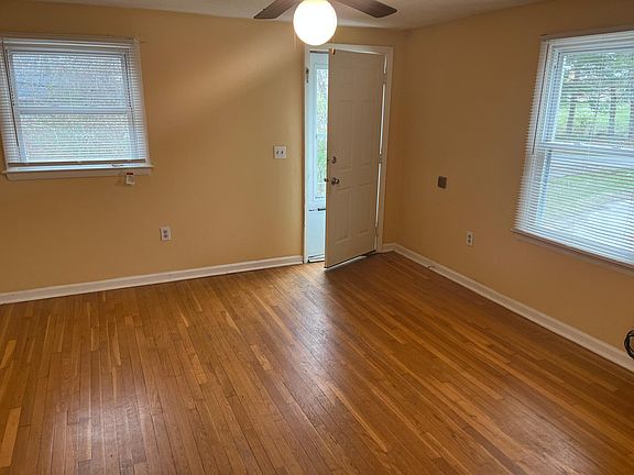 4th image of 103 E Glenwood Ln #1