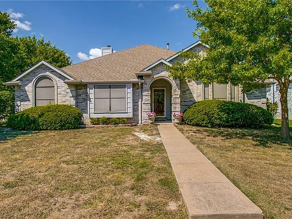 2nd image of 801 Autumn Hill Dr
