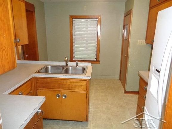 5th image of 2415 Blackmore St