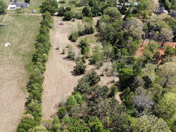 5th image of 628 Burnett Rd