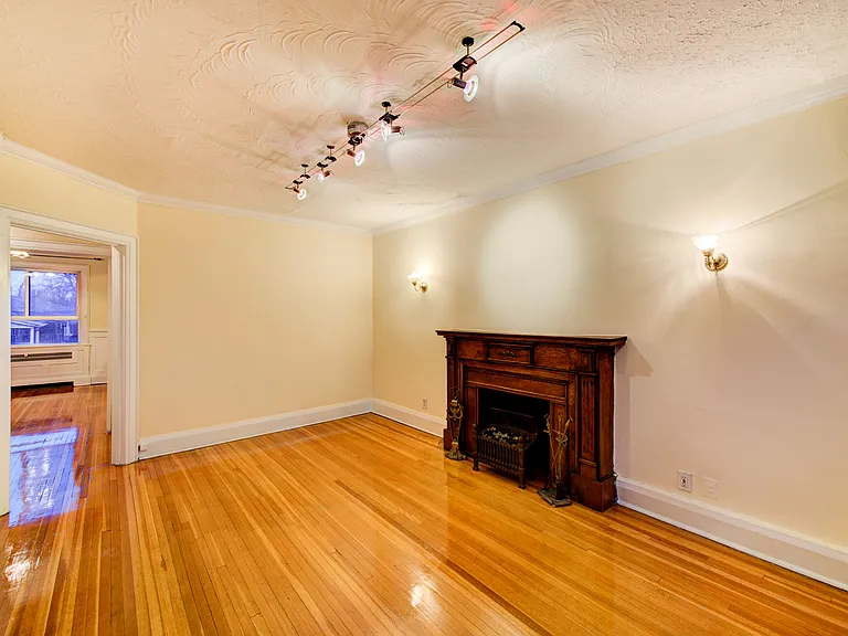 938 Avenue Rd #3 — Photo 21
