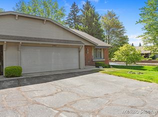 281 Interlaken Ct, Zeeland, MI 49464