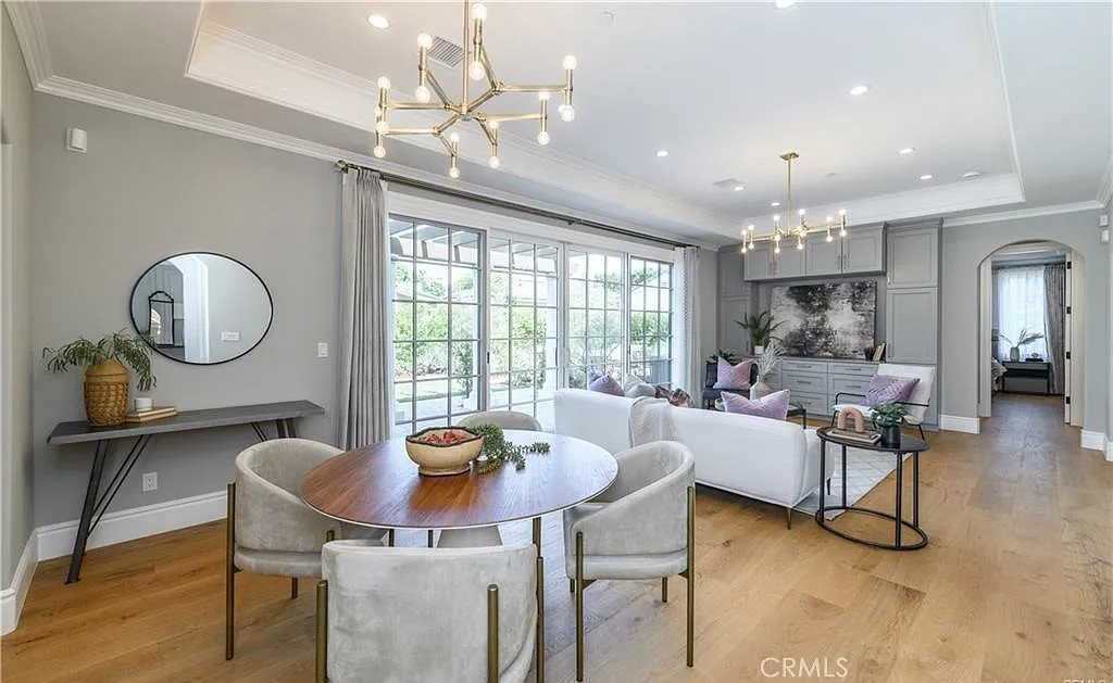5 bed, 3821 sqft, $9,500 — Photo 3