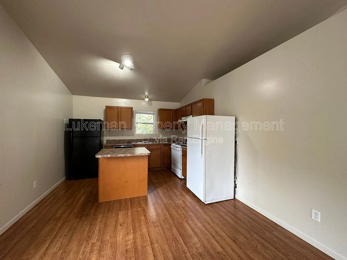 6 bed, 3.0 bath, 1596 sqft, $2,850 — Photo 2