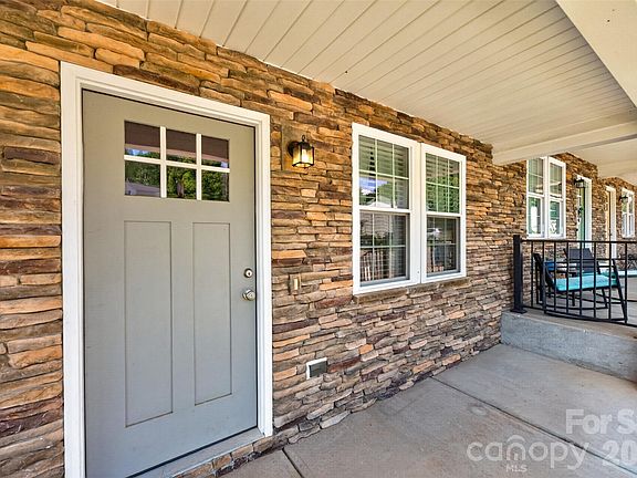3rd image of 3919 Hemingway Dr NW
