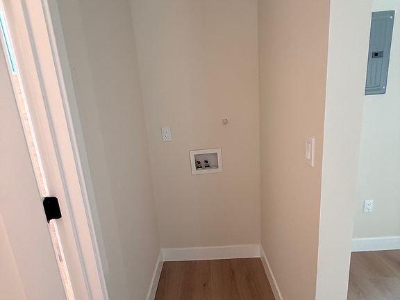 2nd image of 1461 Elizabeth St