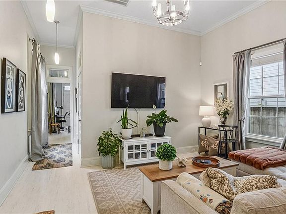 5th image of 8631 Zimpel St