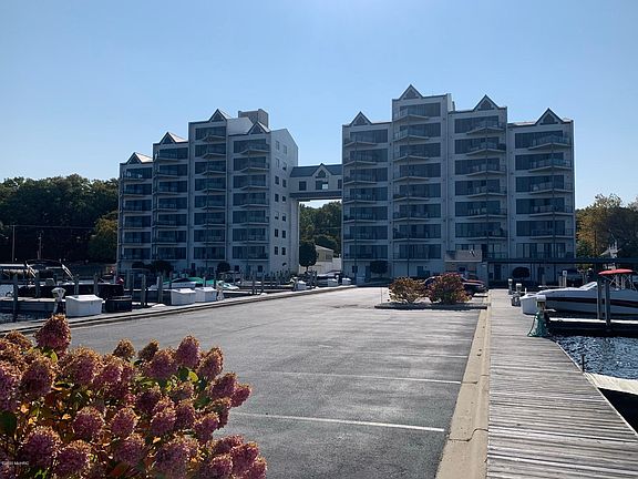 3rd image of 2964 Lakeshore Dr Unit W502