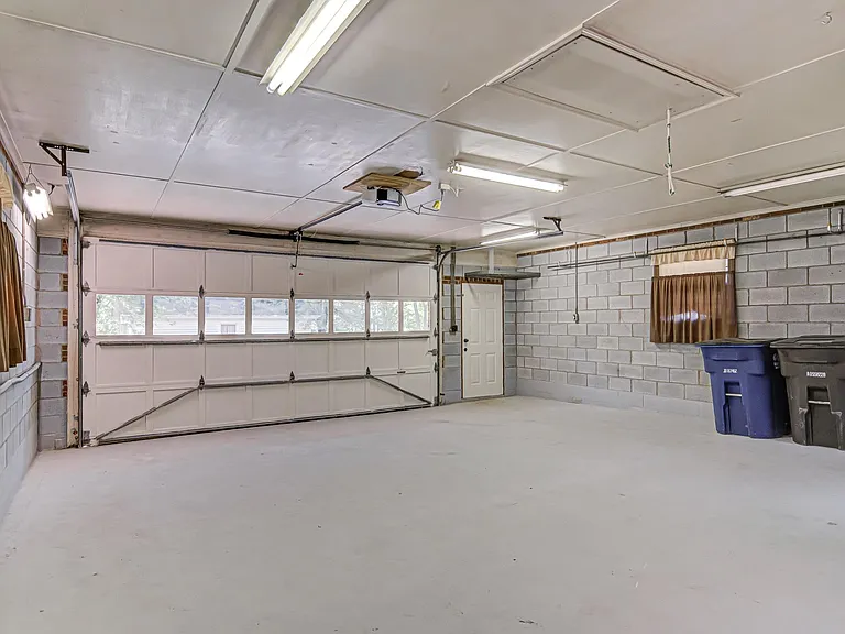 2-Car Garage