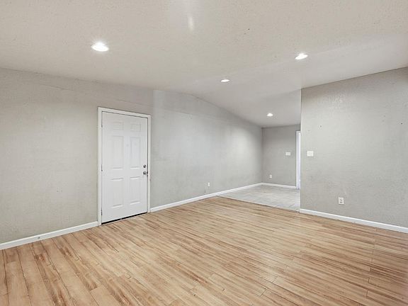 4th image of 6457 Channing Dr