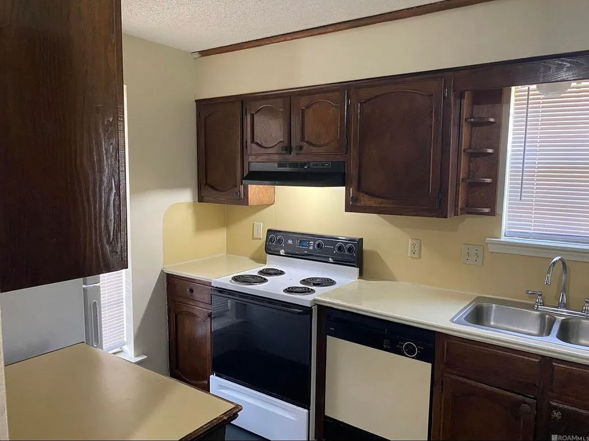 2 bed, 1.5 bath, 1050 sqft, $1,200 — Photo 3