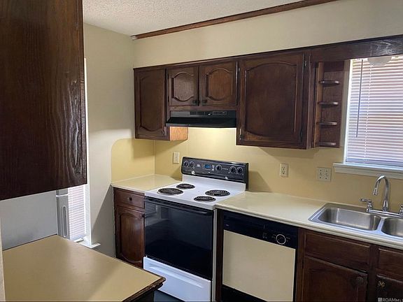 3rd image of 3218 Toulon Dr
