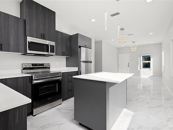 3rd image of 1025 N Woodson Ave #2