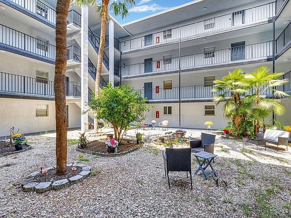 3rd image of 2800 Somerset Drive #218j