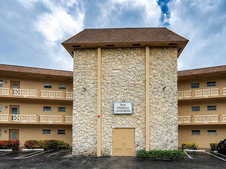 5041 W Oakland Park Blvd #111 — Photo 16