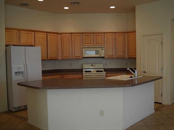 5th image of 986 W Blue Crest Dr