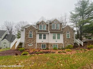 12 Beachwood Ct, Lake Harmony, PA 18624