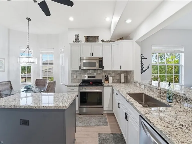 7842 Hawthorne Dr #1703 — Photo 13