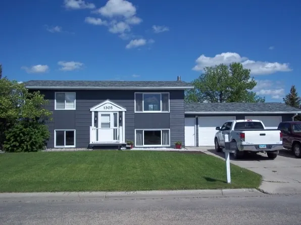 1305 Thompson St, Bottineau, ND 58318