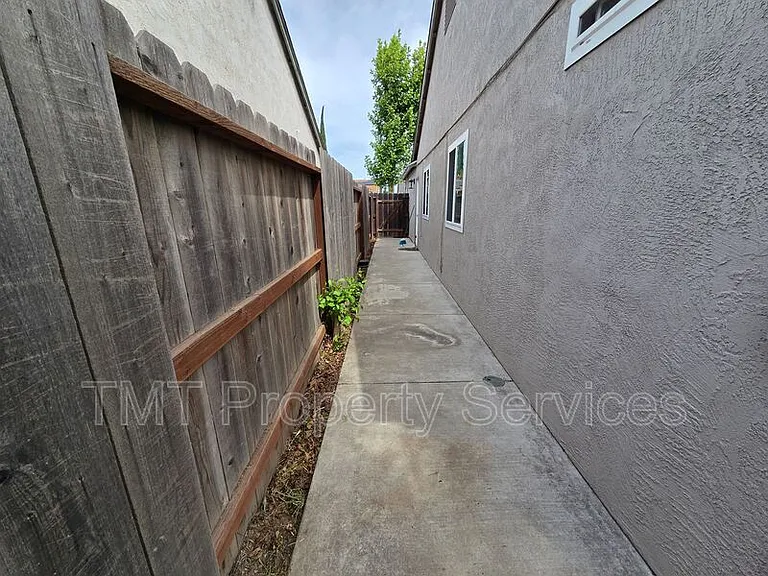 2234 Wall St — Photo 6