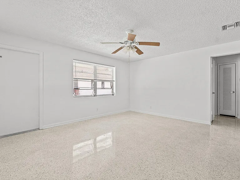 211 Sunrise Ave #5 — Photo 13