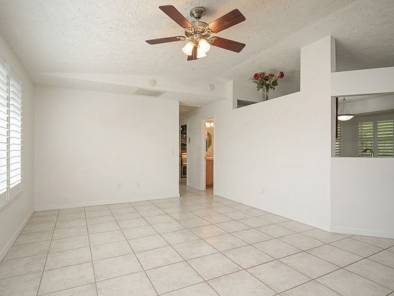 2nd image of 810 Pine Ave #1