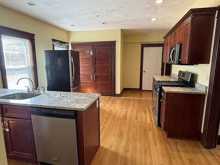 32 Woodbine St #1 — Photo 12