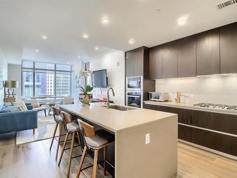 501 West Ave #1002
