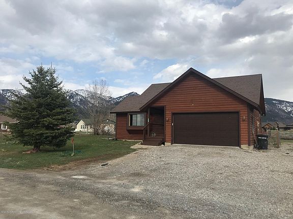 3rd image of 220 Barberry Way
