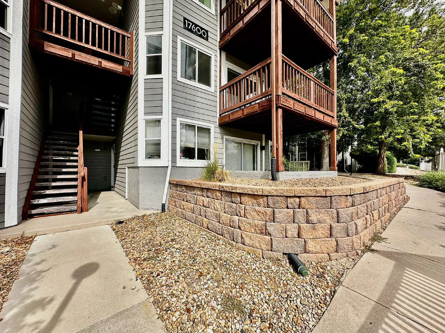 2 bed, 1.0 bath, 1008 sqft, $1,600 — Photo 2