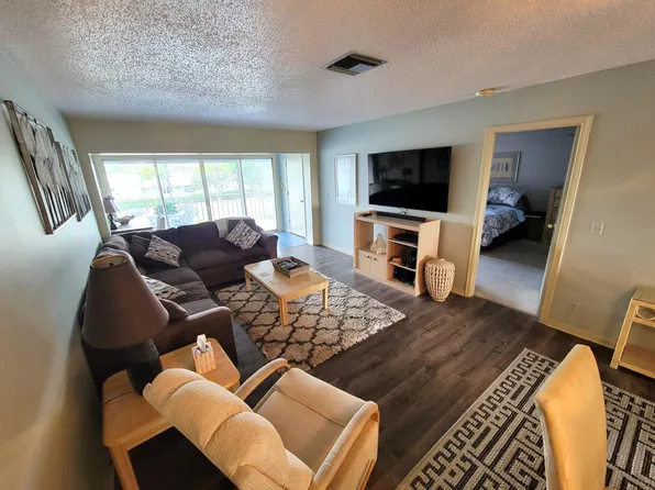 2401 Del Aire Boulevard #202, Delray Beach, FL 33445