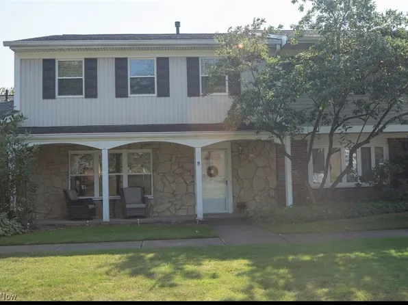 2137 Beechtree Dr, Uniontown, OH 44685
