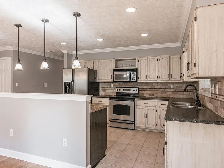 941 Belvedere Dr — Photo 22
