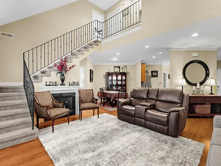 375 Meadow Walk Ln #375 — Photo 6