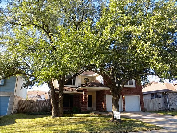 3rd image of 1107 Weatherford Dr