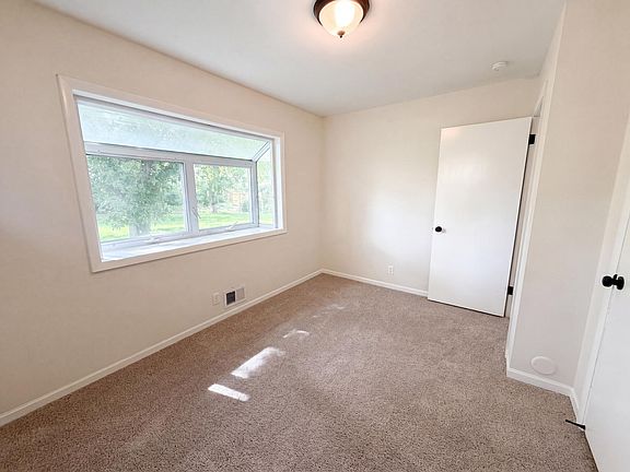3rd image of 2591 Aldine St