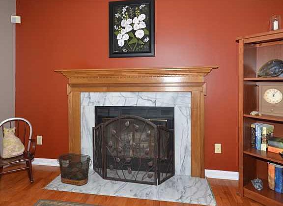 5th image of 414 S Calamus Ct